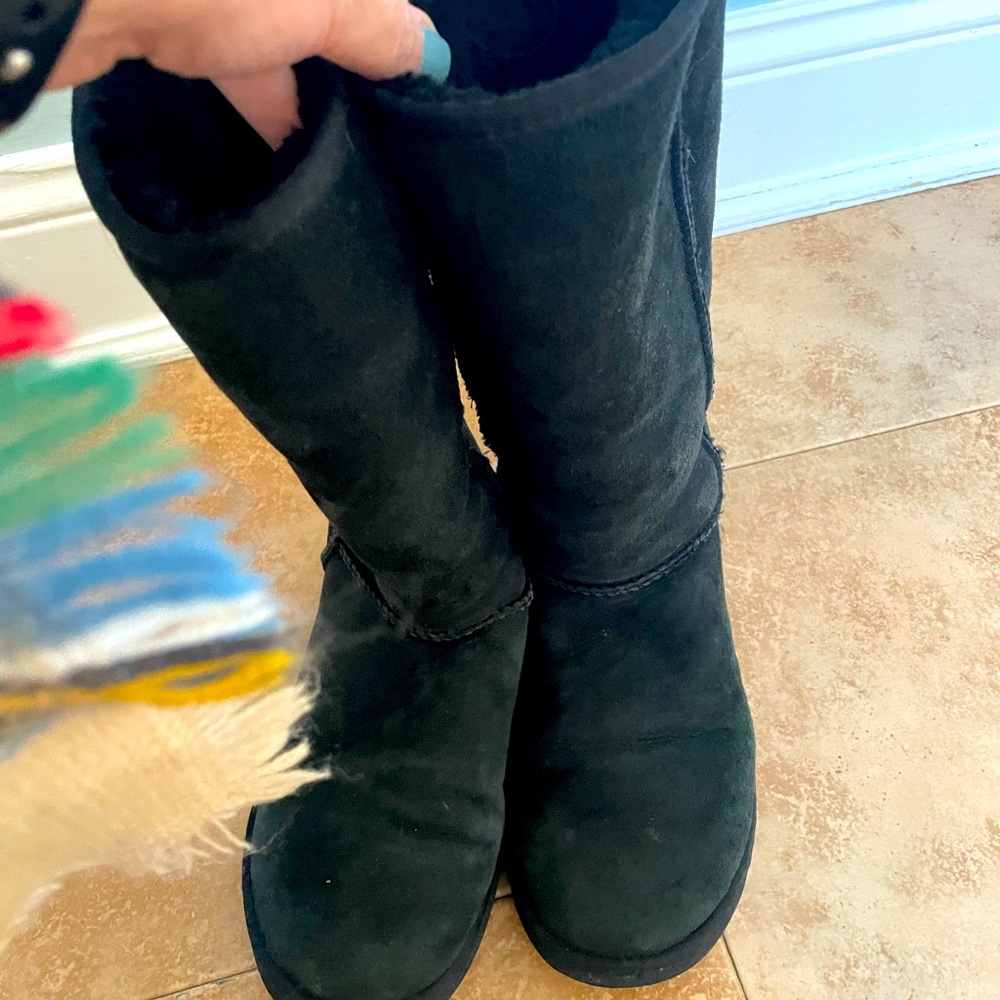 Black tall Uggs size 10